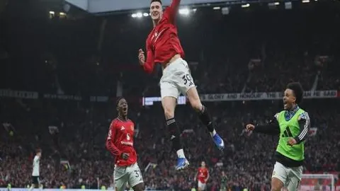 加纳乔被指未签字，阿莫林承诺处理，22号球衣热议不断